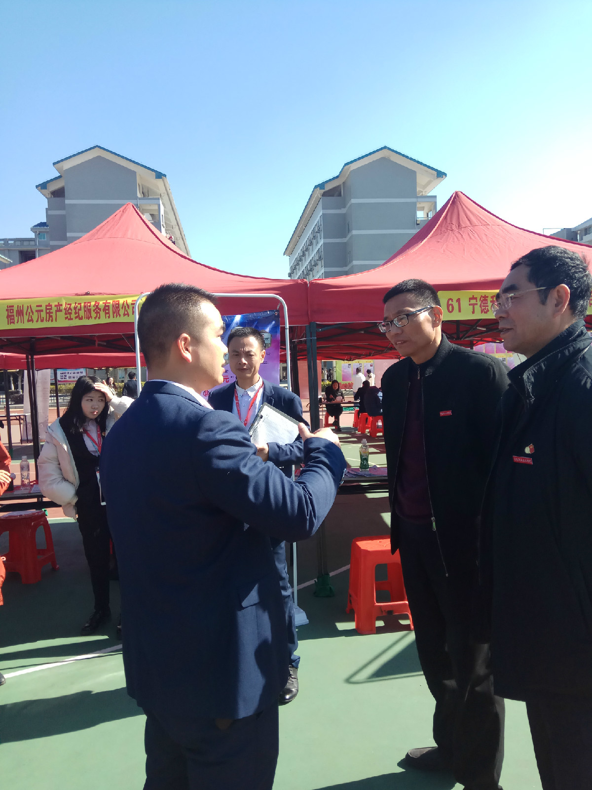 林书记招聘会1.jpg