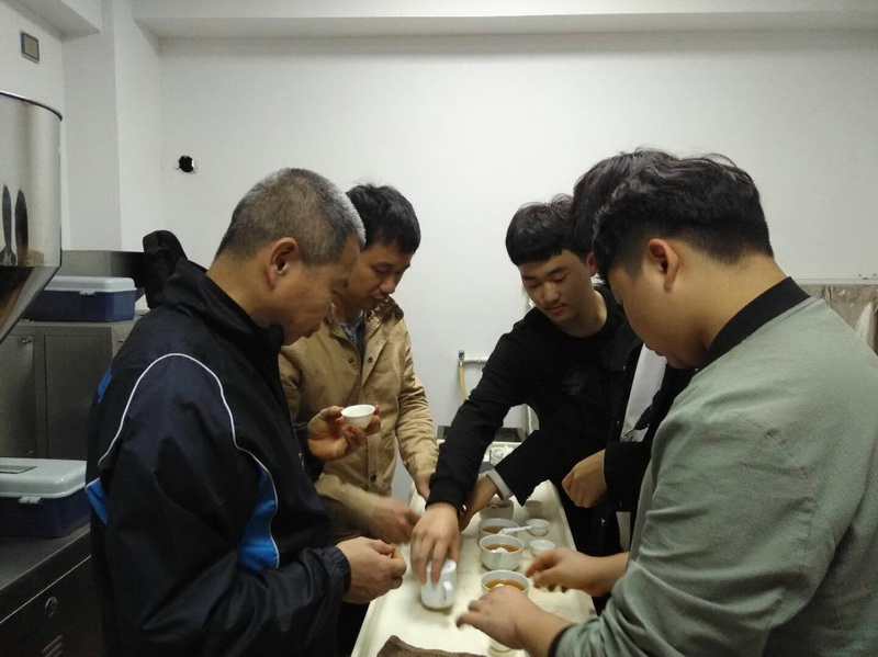 福州旅游职业中专学校学生来我院进行福建省职业技能大赛（手工制茶）赛前集训 4_调整大小.jpg