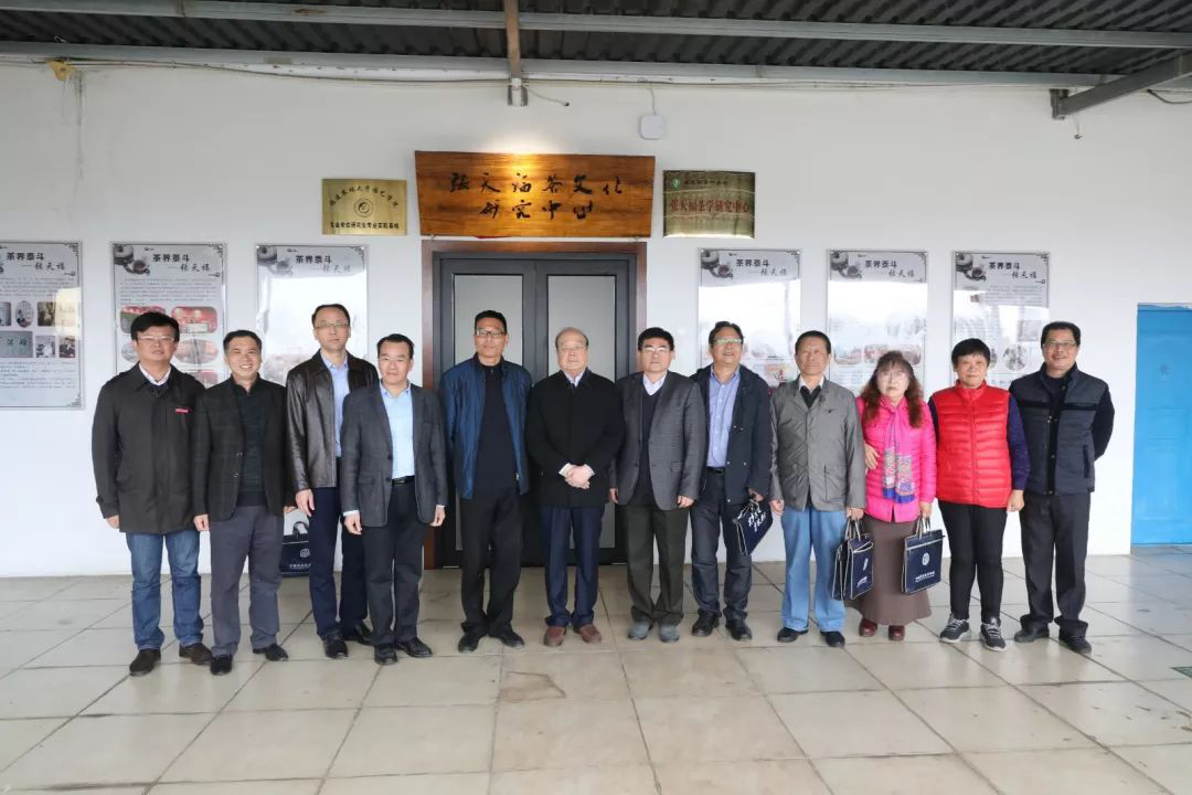 省炎黄文化研究会调研组到我校调研茶叶专业职业教育现状1.png