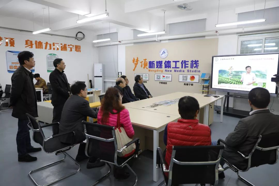 省炎黄文化研究会调研组到我校调研茶叶专业职业教育现状3.png