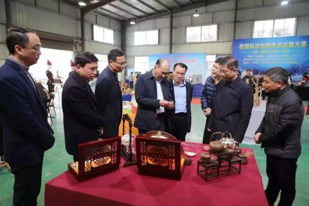 第八届校园文化艺术节暨首届科技节开幕4.png 第八届校园文化艺术节暨首届科技节开幕4.png