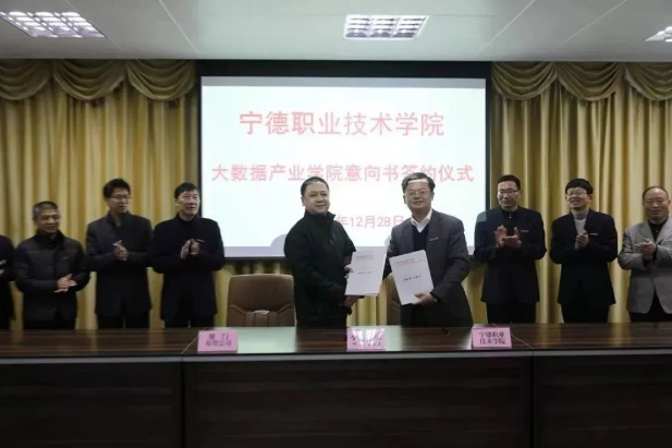 第八届校园文化艺术节暨首届科技节开幕6.png 第八届校园文化艺术节暨首届科技节开幕6.png