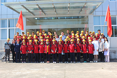三祥新材公司为宁德师范学院和寿宁县一中提供社会实践基地(图为:团中央宣传部副部长张健为带领寿宁一中学生到公司参加社会实践活动).png