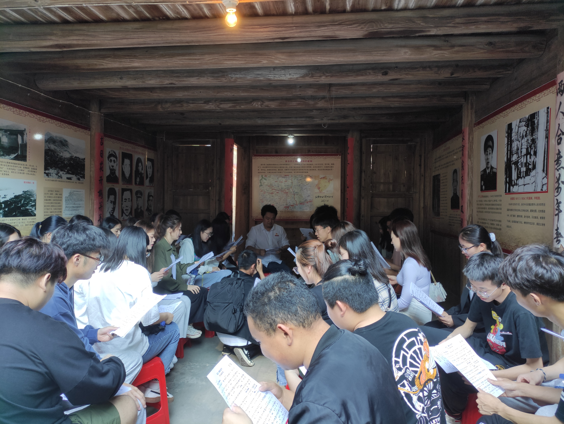 学生党支部唱红歌.png 学生党支部唱红歌.png