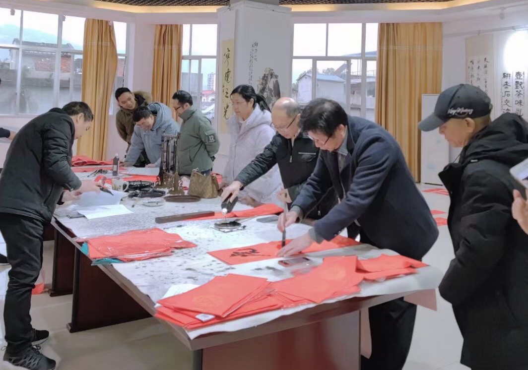 我为群众办实事|教育学院书法教育研究所开展义务写春联活动1.jpg 我为群众办实事|教育学院书法教育研究所开展义务写春联活动1.jpg