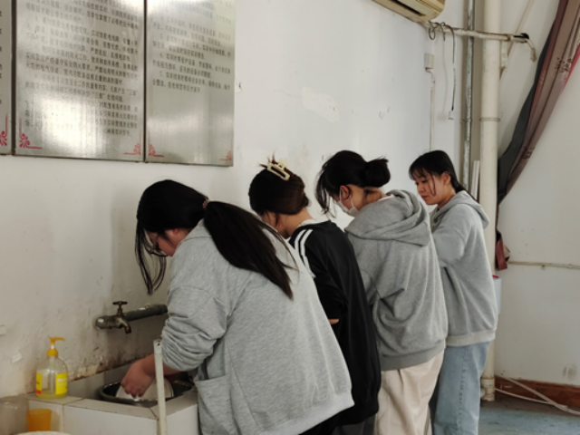 志愿宁职 三月春风暖人心，雷锋精神伴我行575.png