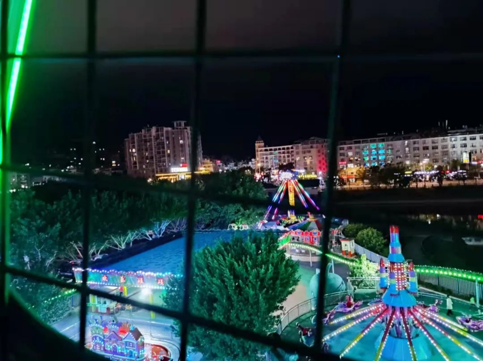三月是一个春光明媚的季节2196_副本.png
