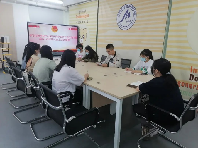 为深入学习贯彻习近平总书记关于职业教育的重要指示精神4187.png 为深入学习贯彻习近平总书记关于职业教育的重要指示精神4187.png