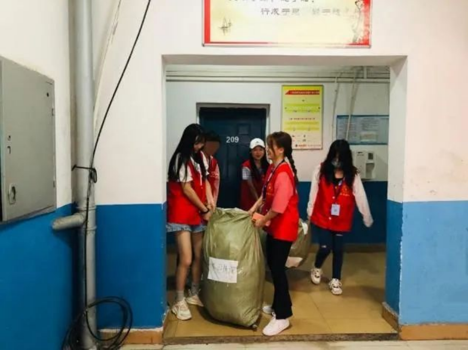 奋斗是青春最亮丽的底色563.png