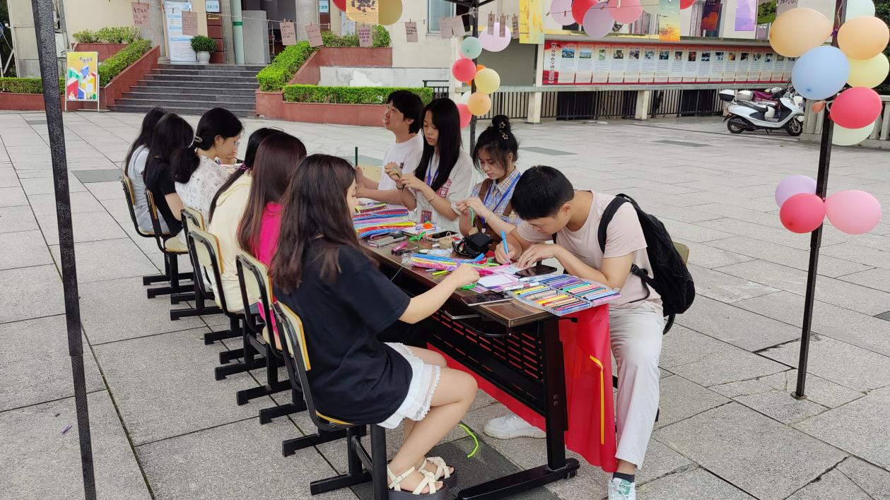 2-青春逐光行 心灵共成长丨教育学院举办“心语花间·春日疗愈三重奏”心理月活动.png