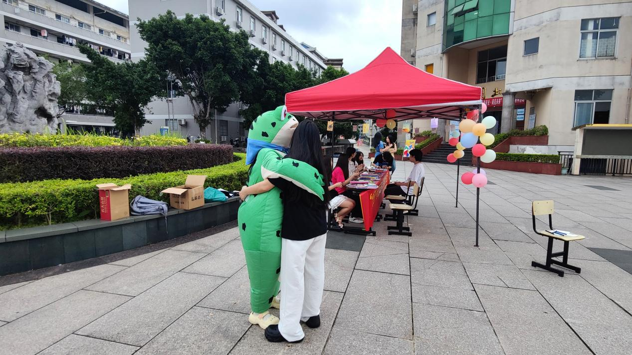 11-青春逐光行 心灵共成长丨教育学院举办“心语花间·春日疗愈三重奏”心理月活动.png