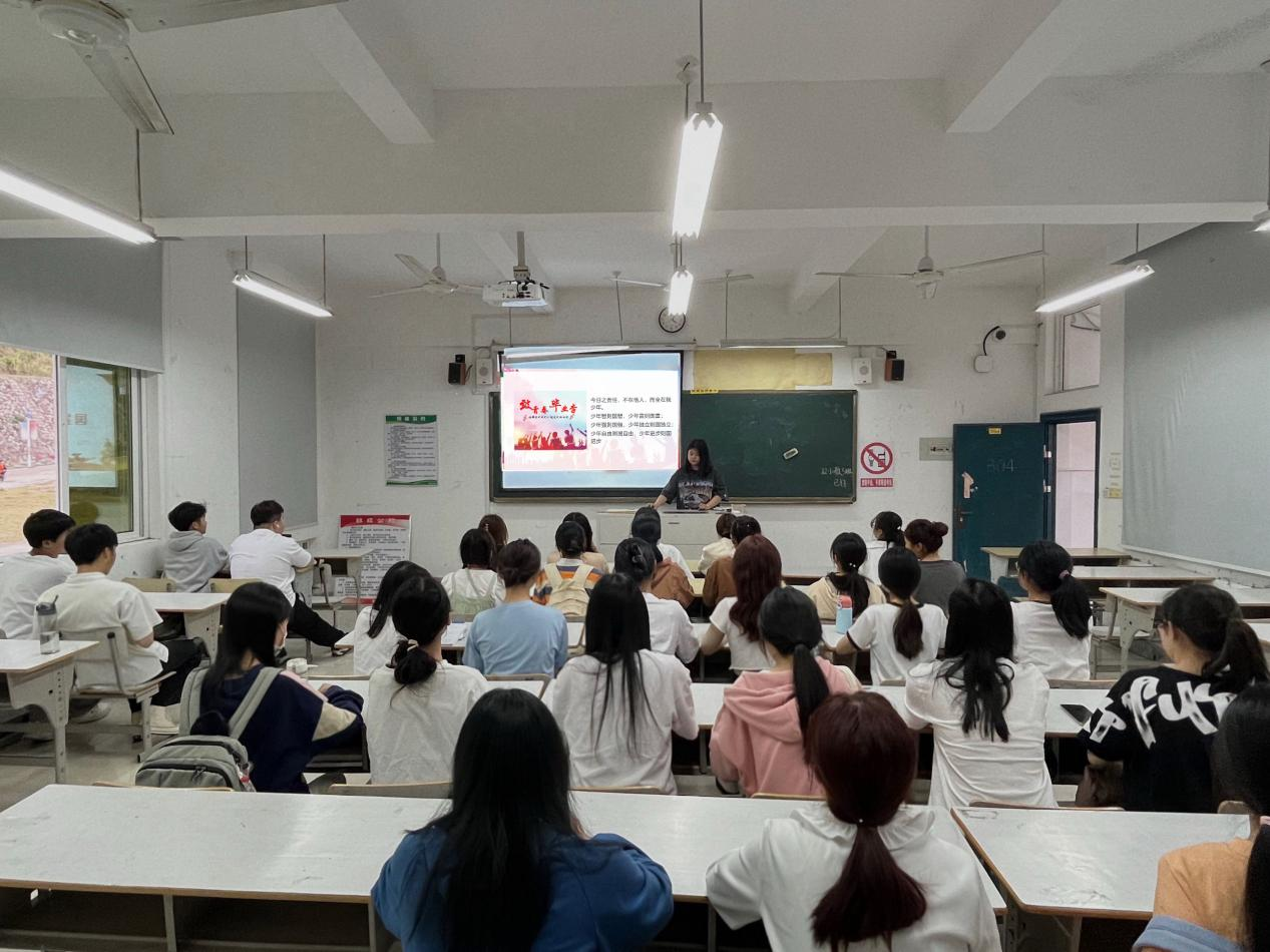2-校园情难忘 奋进志不休丨教育学院开展“青春不散场,奋斗正当时”主题团日活动.png