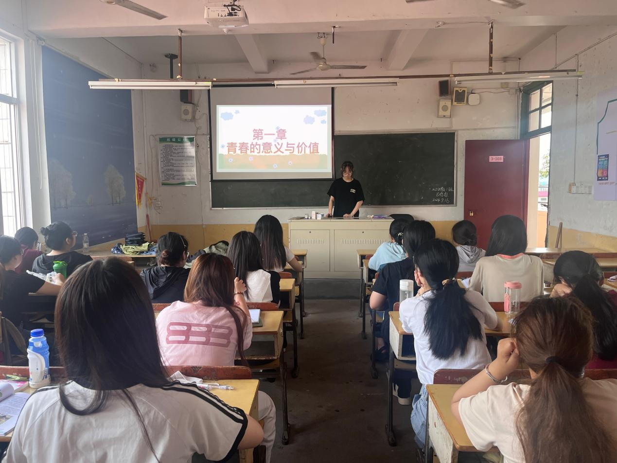 4-校园情难忘 奋进志不休丨教育学院开展“青春不散场,奋斗正当时”主题团日活动.png