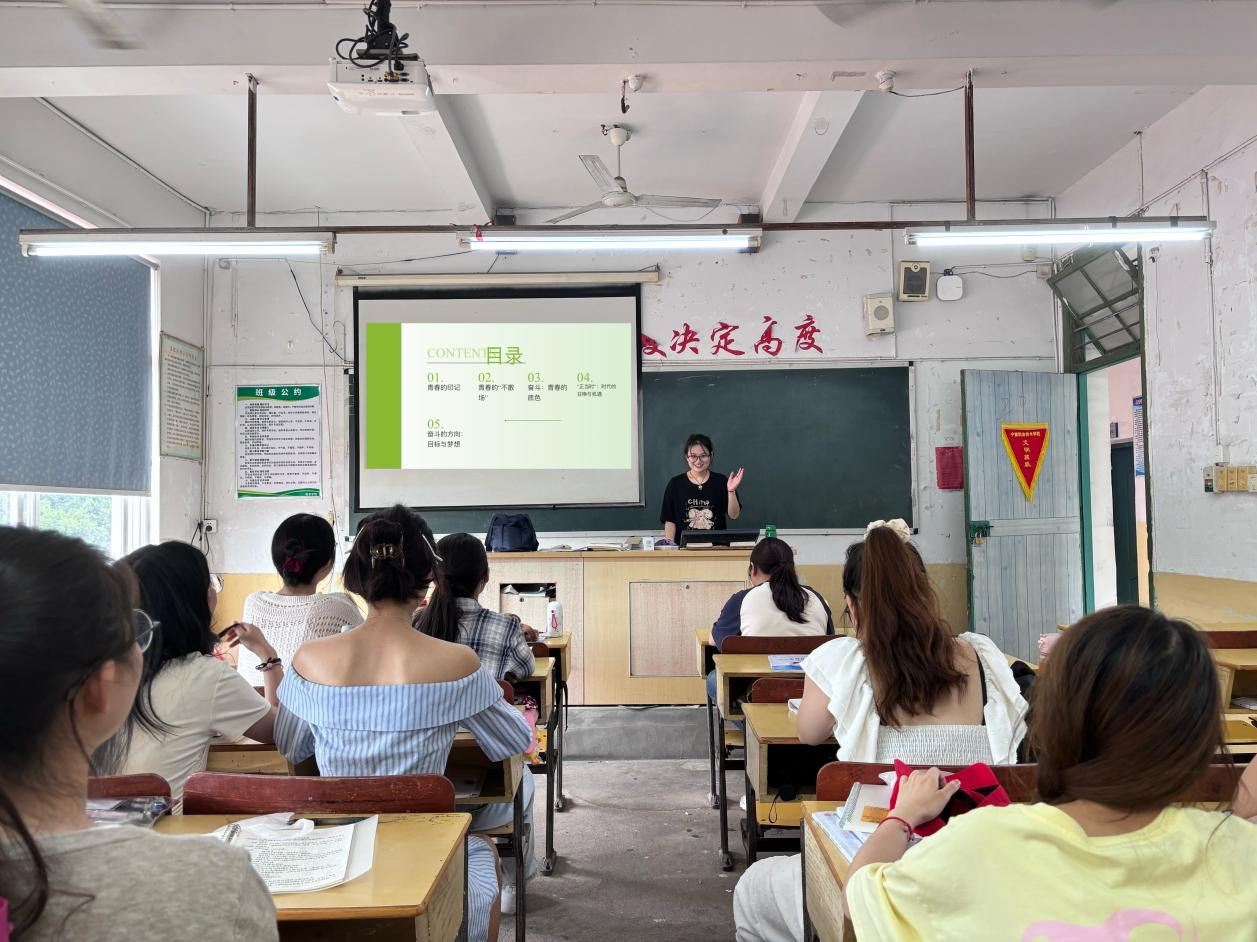 5-校园情难忘 奋进志不休丨教育学院开展“青春不散场,奋斗正当时”主题团日活动.png